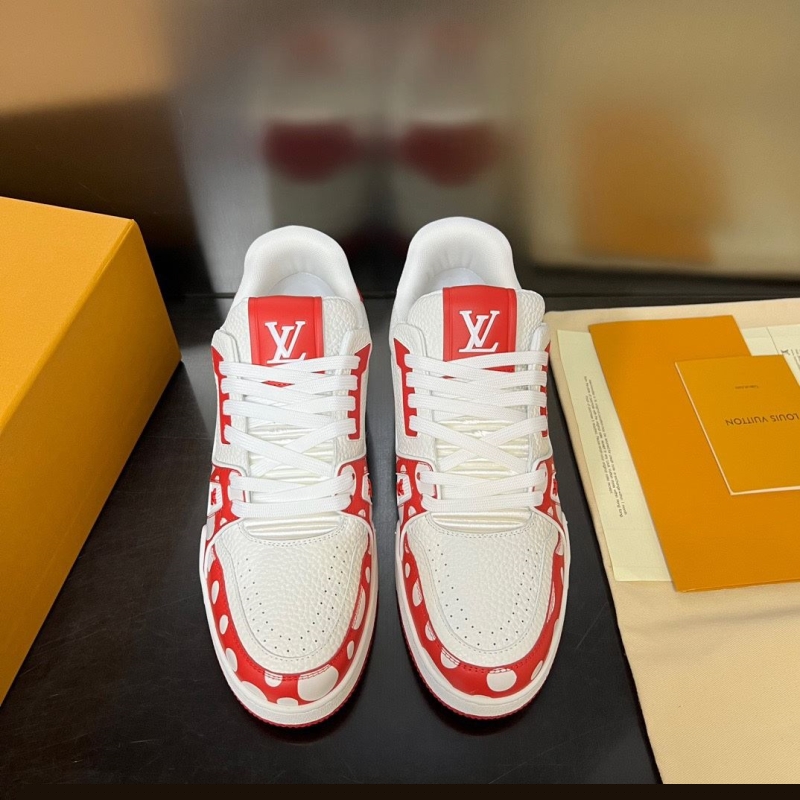 l**is V*t*n sneakers